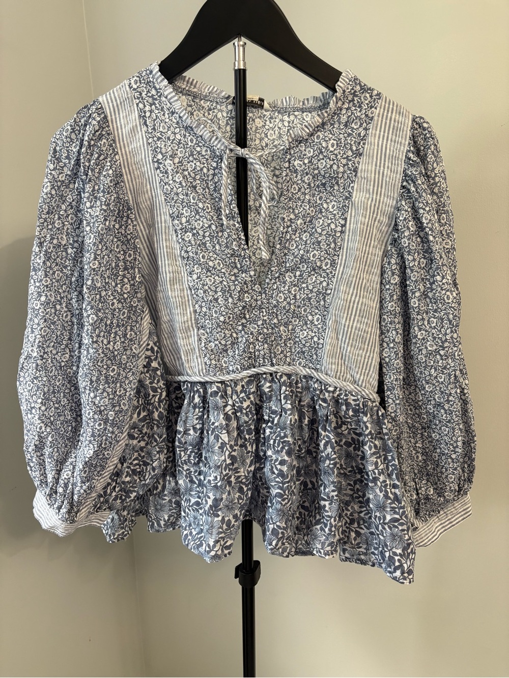 American Eagle NWT Mixed Floral Boho Peasant Blouse Top Blue Balloon Sleeve XS - Picture 2 of 7